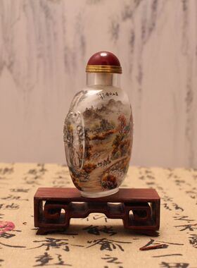 宫廷匠人手绘山水鼻烟壶