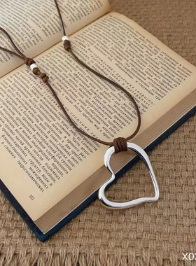 韩国小众高级感镂空爱心毛衣链女长款秋冬时尚个性项链百搭颈链