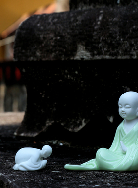 禅意小和尚中式摆件陶瓷客厅创意