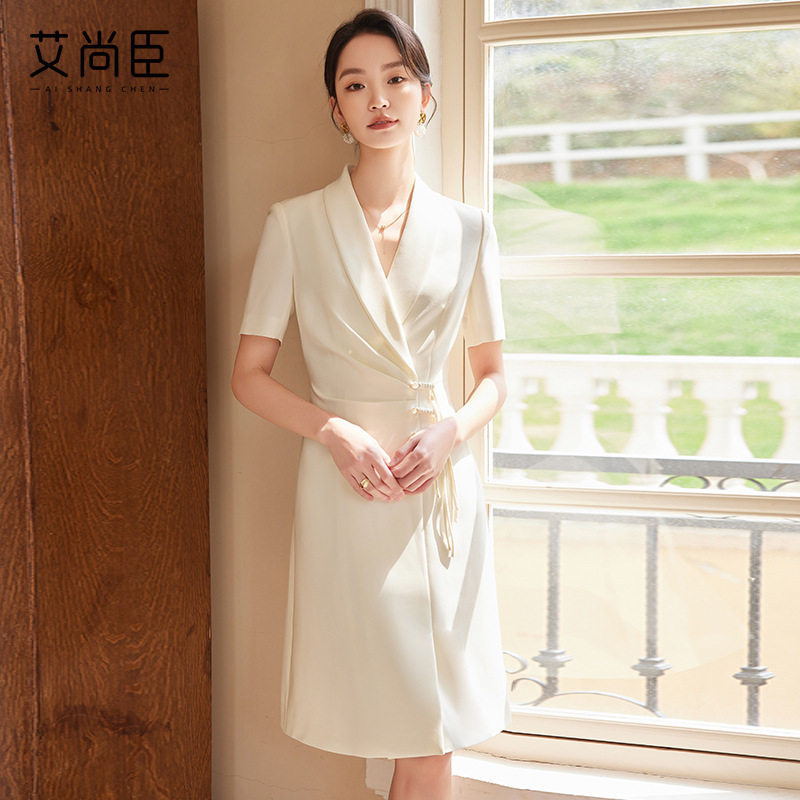 高端主持人米白色连衣裙中式盘扣夏季比赛演讲小香风百搭正装礼服,淘宝优惠券,粉丝福利购,淘宝优惠卷