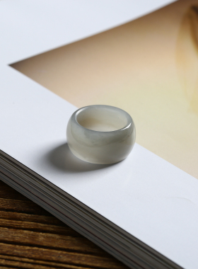 13号戒指 和田玉烟紫宽条圆弧轮胎款指环 X65