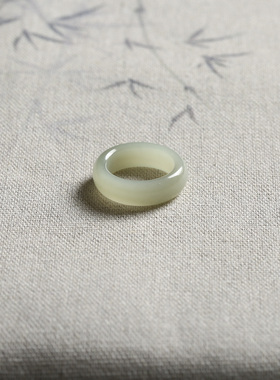 8号戒指 和田玉青白泥鳅背圆弧素圈指环 尾戒 8378