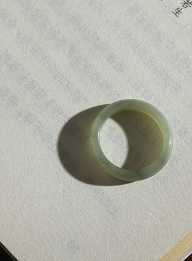 20号戒指 新疆和田玉黄口青花窄条泥鳅背素圈指环 1787
