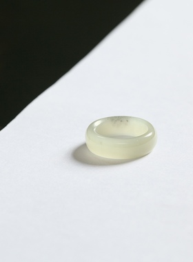 7号戒指 和田玉青花圆弧指环 点墨 浅色 2986