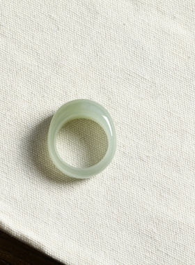 18号戒指 和田玉晴水青白馒头款指环 6533