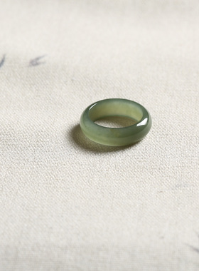 13号戒指 新疆和田玉青白泥鳅背圆弧素圈指环 8322