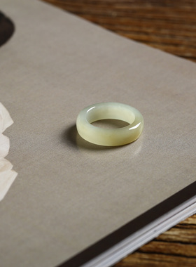 10号戒指 和田玉糖料糖玉泥鳅背圆弧素圈指环 9175