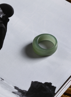 16号戒指 和田玉晴水青白厚装馒头款指环 4336