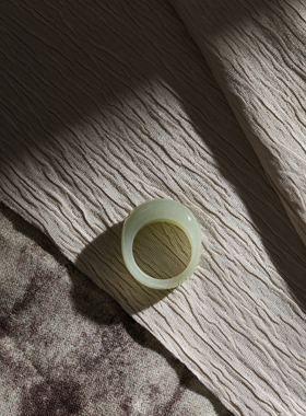 14号戒指 和田玉黄玉黄口料馒头款指环 5437