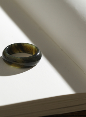 20号戒指 新疆和田玉糖青花中宽圆弧泥鳅背素圈指环 8619