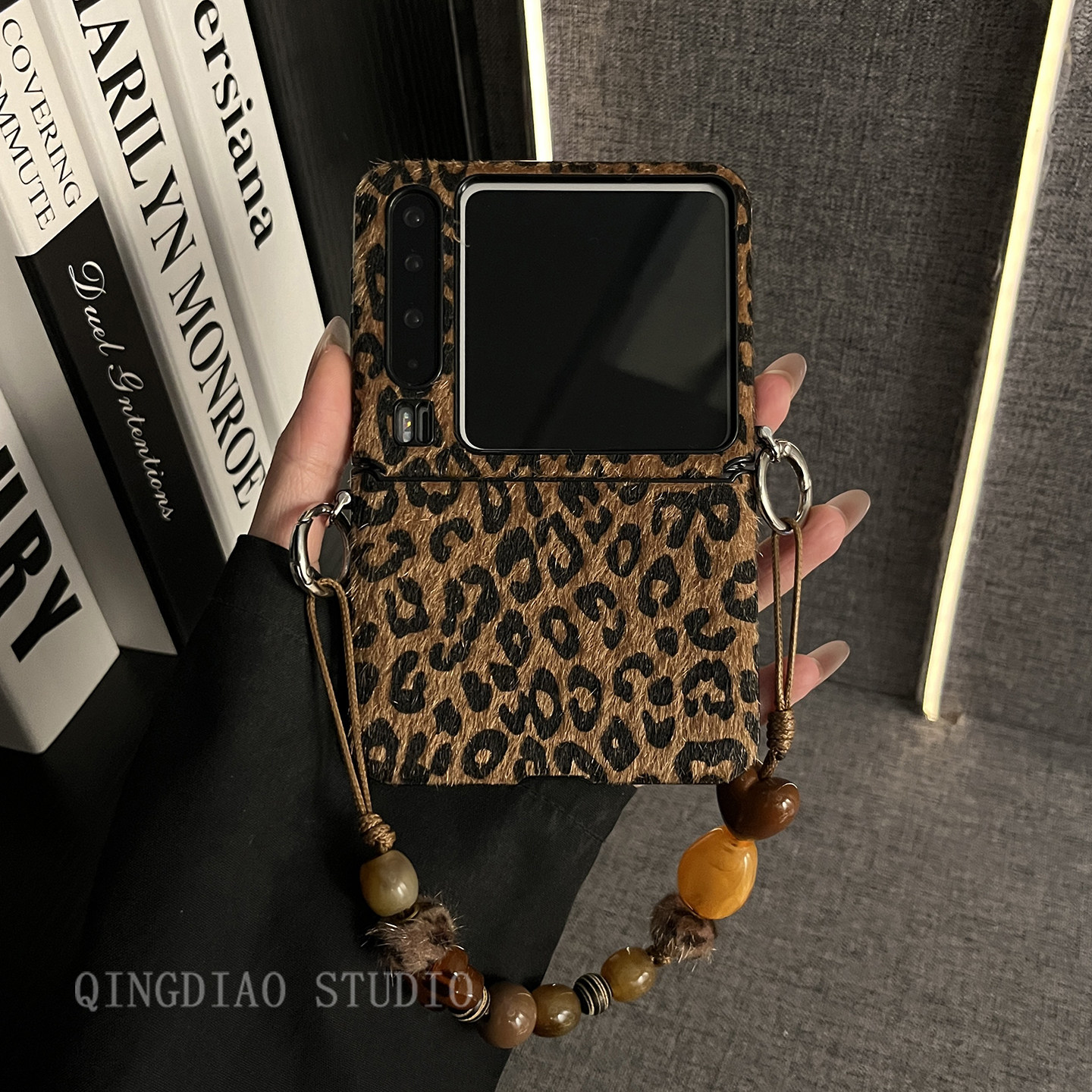轻调 ins潮酷丝绒棕豹纹琥珀手提链适用于华为Pura X手机壳全包新款purax典藏版折叠屏p50宝盒翻盖防摔保护套,淘宝优惠券,粉丝福利购,淘宝优惠卷