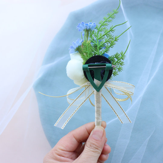 原创卡通结婚新郎新娘伴郎伴娘胸花婚礼蜡笔小新胸针手办