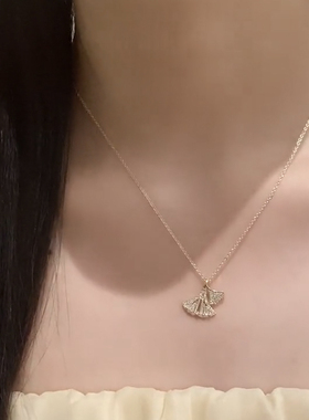 钛钢不掉色夏裙银杏叶吊坠项链女