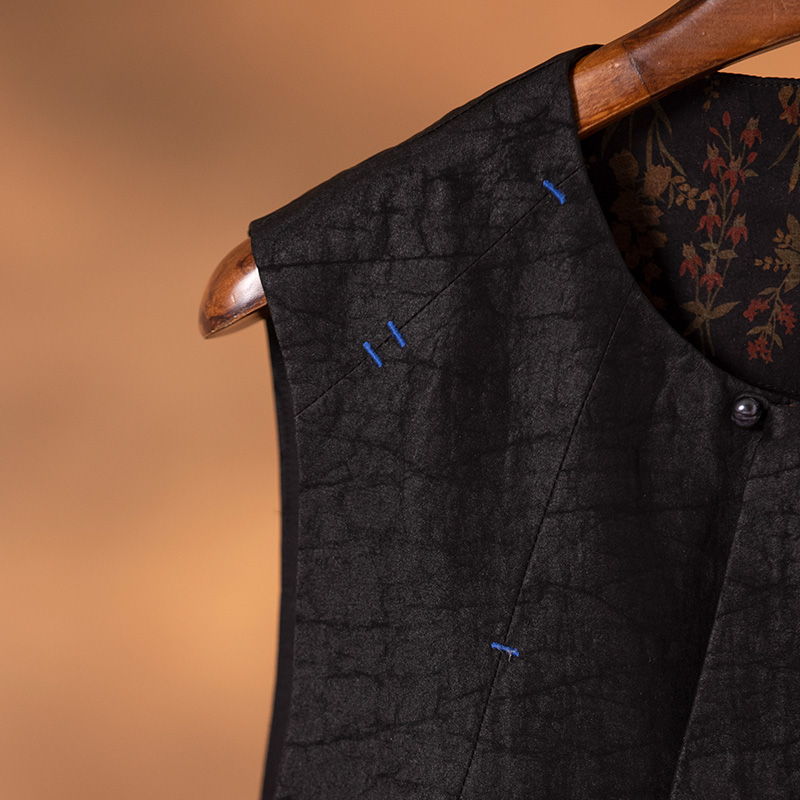 慢慢变蓝原创设计 中式斜襟香云纱马甲宽松马夹珍珠扣桑蚕丝 - 图1