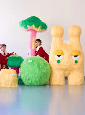 春天氛围场景布置仿真大型毛毛怪网红拍照打卡户外景区游乐园美陈