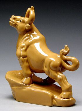 土黄色陶瓷牛生肖吉祥化解摆件