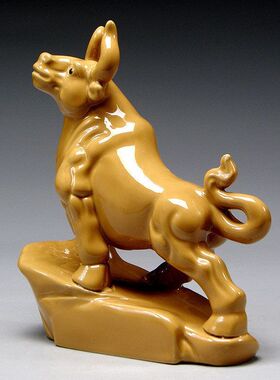 土黄色陶瓷牛生肖吉祥化解摆件