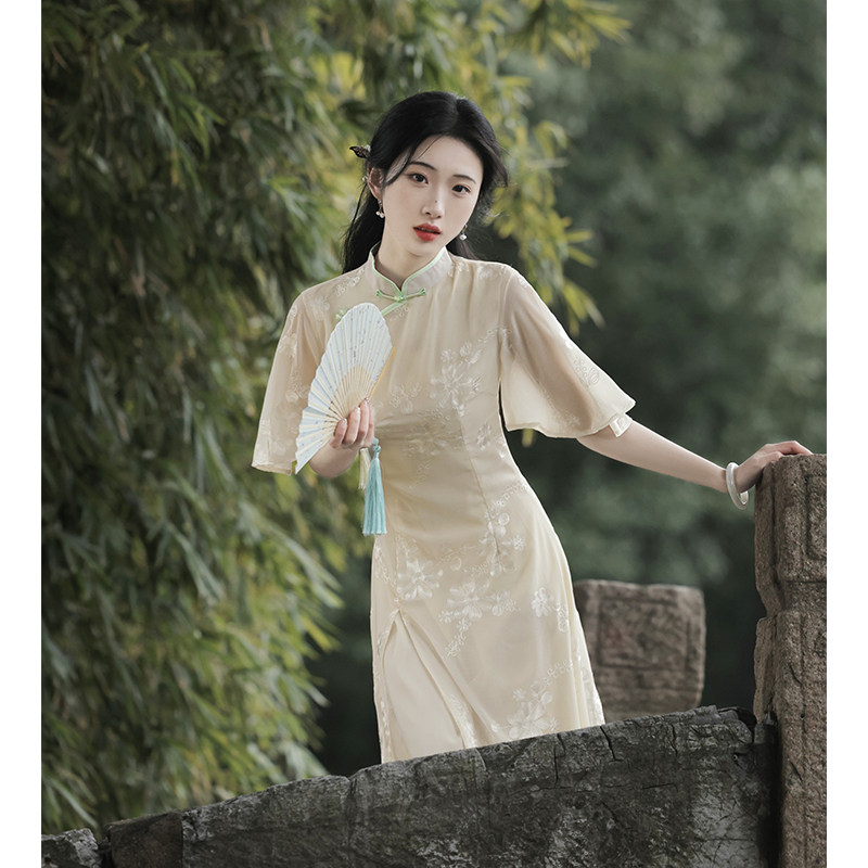 改良新款2023新中式年轻款少女旗袍 颜赋绣旗袍