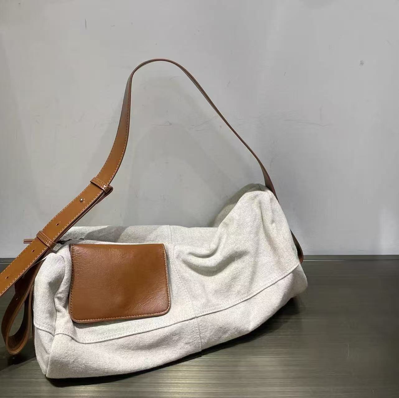 巴黎手袋上新轻奢高端细节头层牛皮斜跨女包,淘宝优惠券,粉丝福利购,淘宝优惠卷