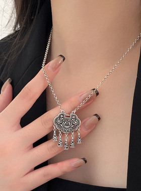 复古新中式荷花平安锁项链女S925纯银精致长命锁毛衣链古法编织链