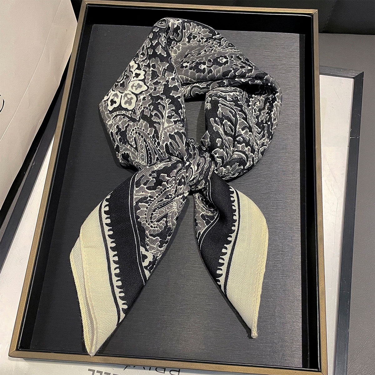 复古腰果棉麻手感围巾日系包头绑腰丝巾女春秋保暖护颈小方巾领巾