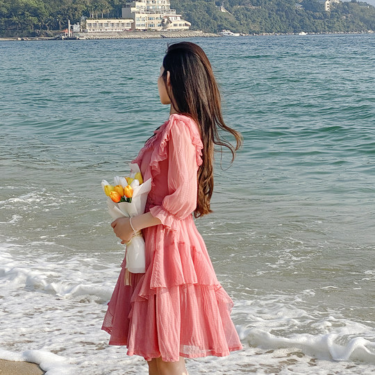 高级感茶歇法式温柔泡泡袖粉色连衣裙女夏季气质收腰荷叶边仙女裙