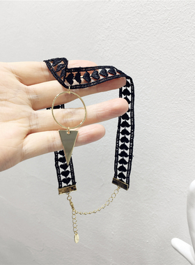 休闲风镂空爱心金属三角形锁骨链