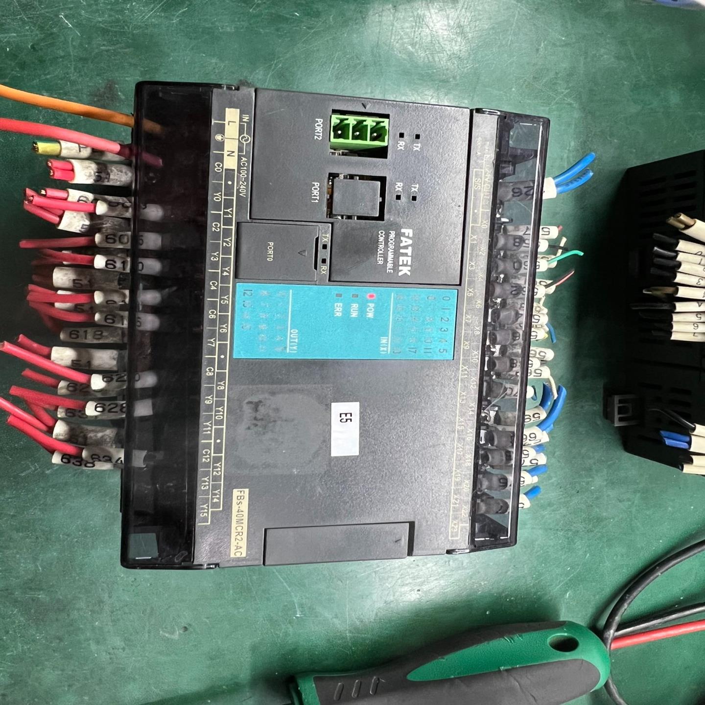 永宏PLCFBs-40MCR2-AC拆机9成新线路板很{天意设备} - 图0