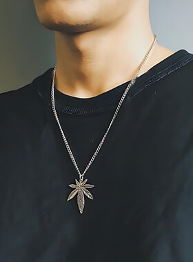 欧美嘻哈枫叶十字吊坠项链