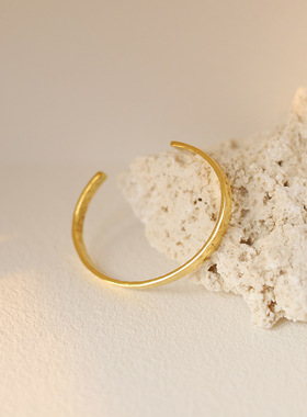 不规则面手镯钛钢锤纹简约手环