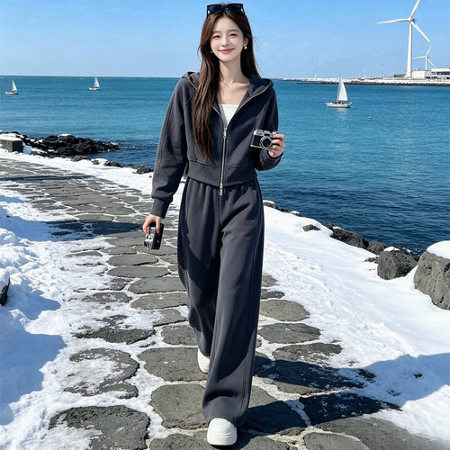 连帽拉链短款外套运动套装女春秋季休闲风宽松显瘦阔腿裤两件套潮 - 图2