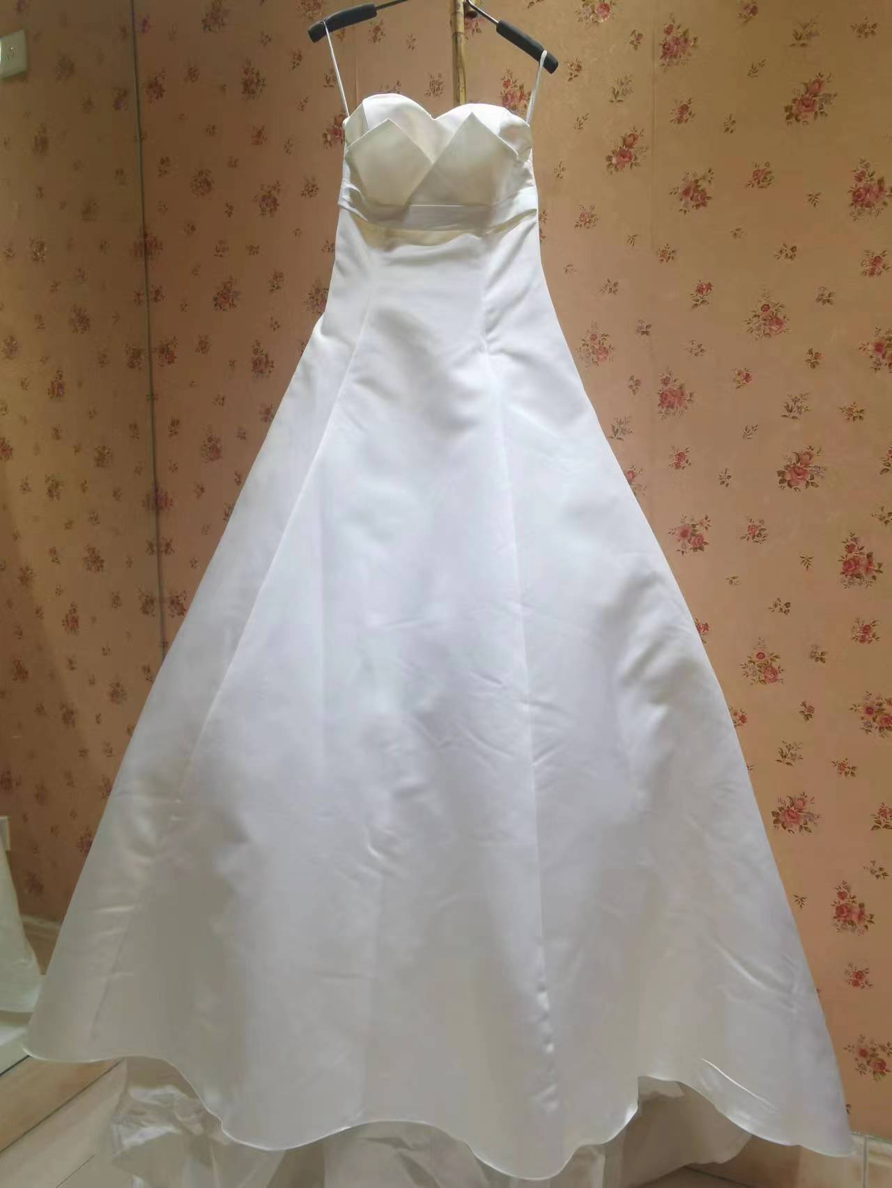 成都罗曼蒂克素版缎面法式拖尾婚纱A0912-34清货包邮 - 图1