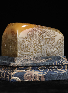 《龙腾盛世》保利北部田黄石 6.2*5.3厘米印章 龙年礼物礼品礼盒