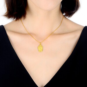 周生生本命佛不动尊菩萨(生肖鸡佩戴)足金吊坠89236P