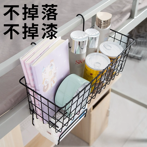 Перед прикроватными полками, подвесная корзина, артефакт общежития для студентов колледжа, хороший объект, подвесная кровать, на полке хранения полки