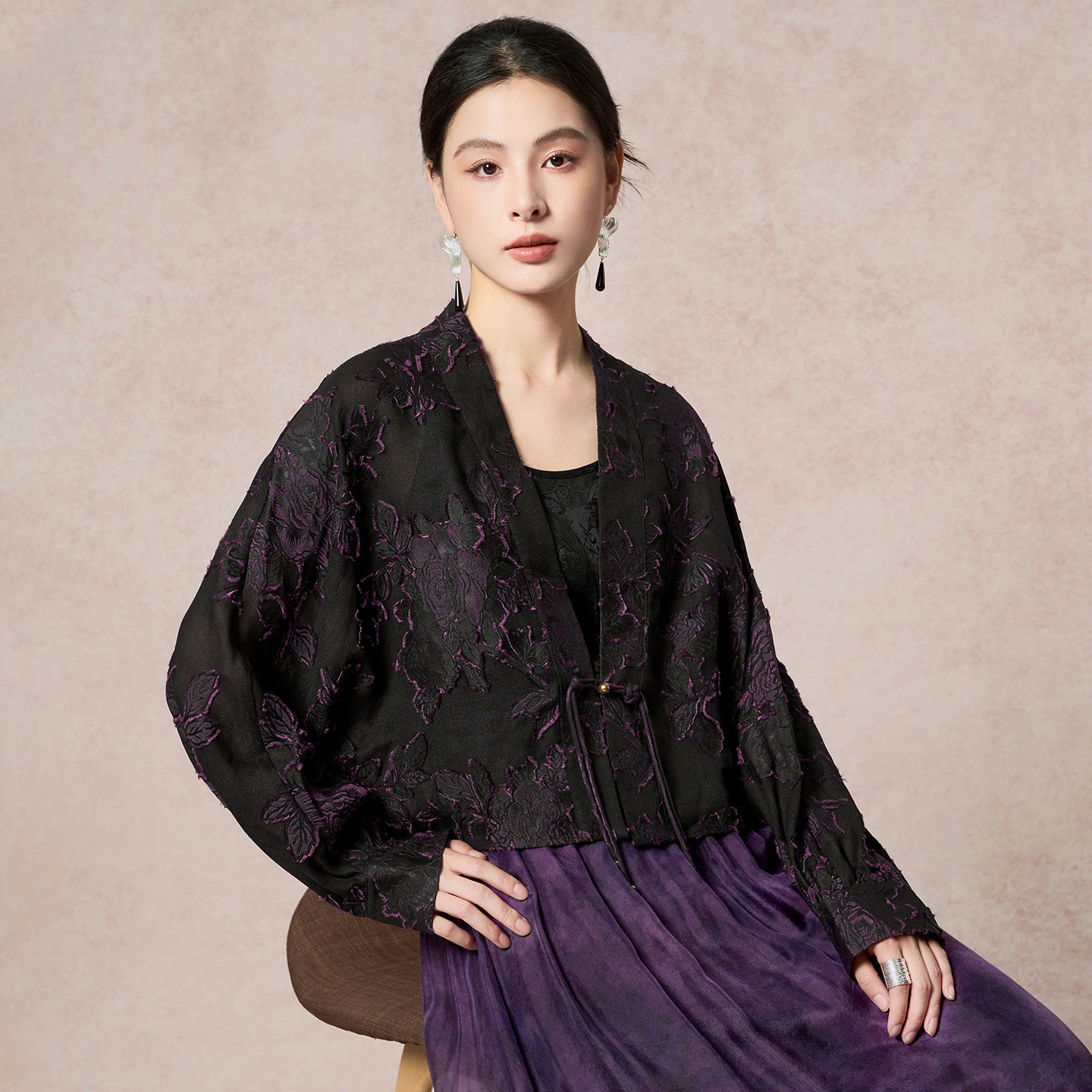 水墨佳人新中式100%桑蚕丝提花短款 V 领系带宽松显瘦外套,淘宝优惠券,粉丝福利购,淘宝优惠卷