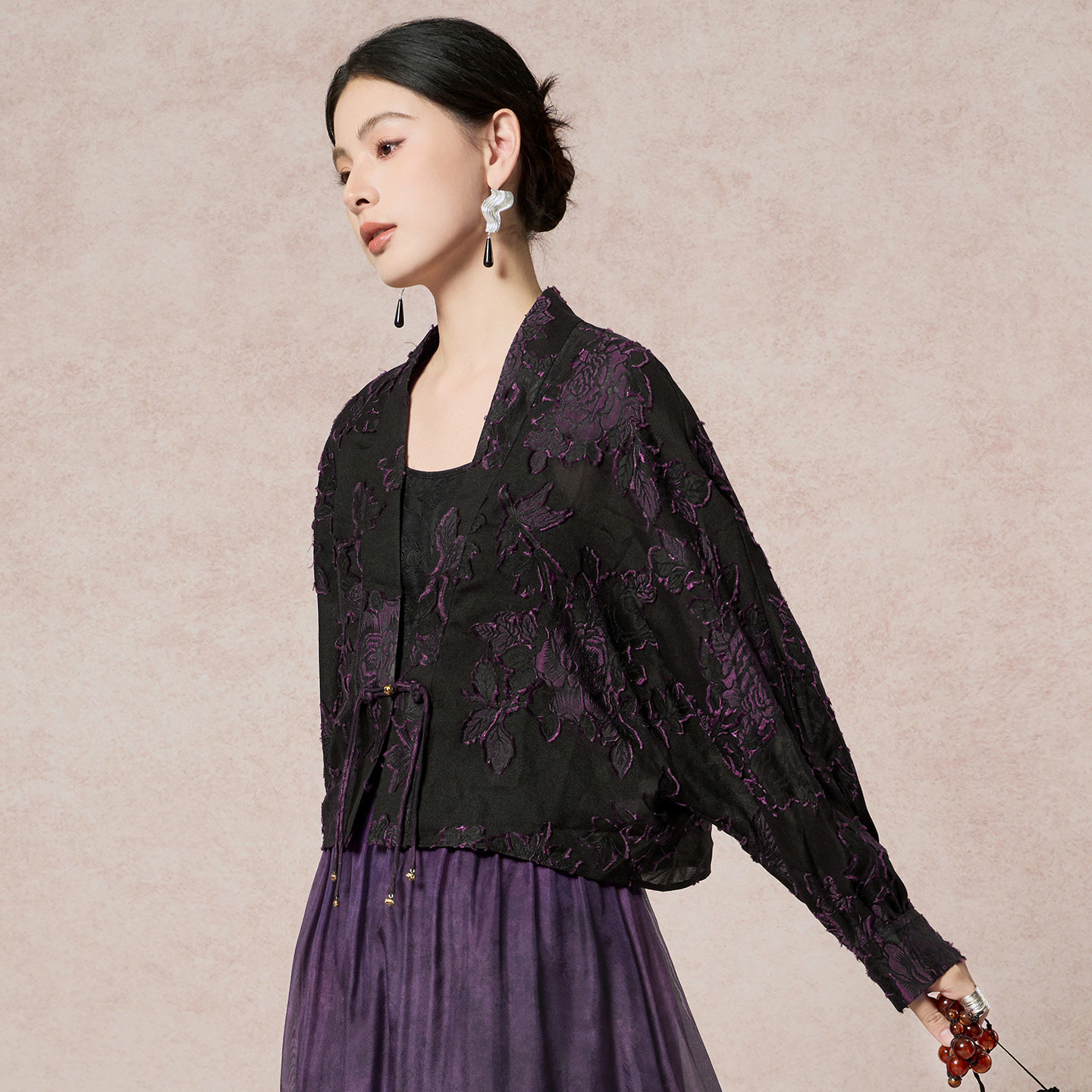 水墨佳人新中式100%桑蚕丝提花短款 V 领系带宽松显瘦外套,淘宝优惠券,粉丝福利购,淘宝优惠卷