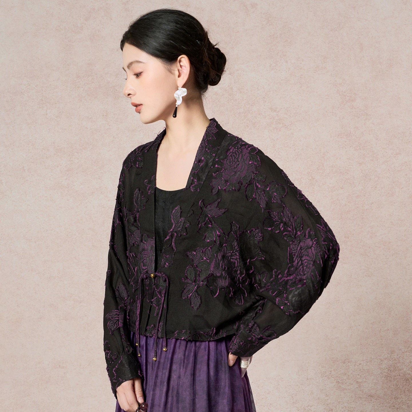 水墨佳人新中式100%桑蚕丝提花短款 V 领系带宽松显瘦外套,淘宝优惠券,粉丝福利购,淘宝优惠卷