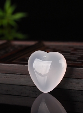 冰种玛瑙玉髓挂件儿童心形吊坠