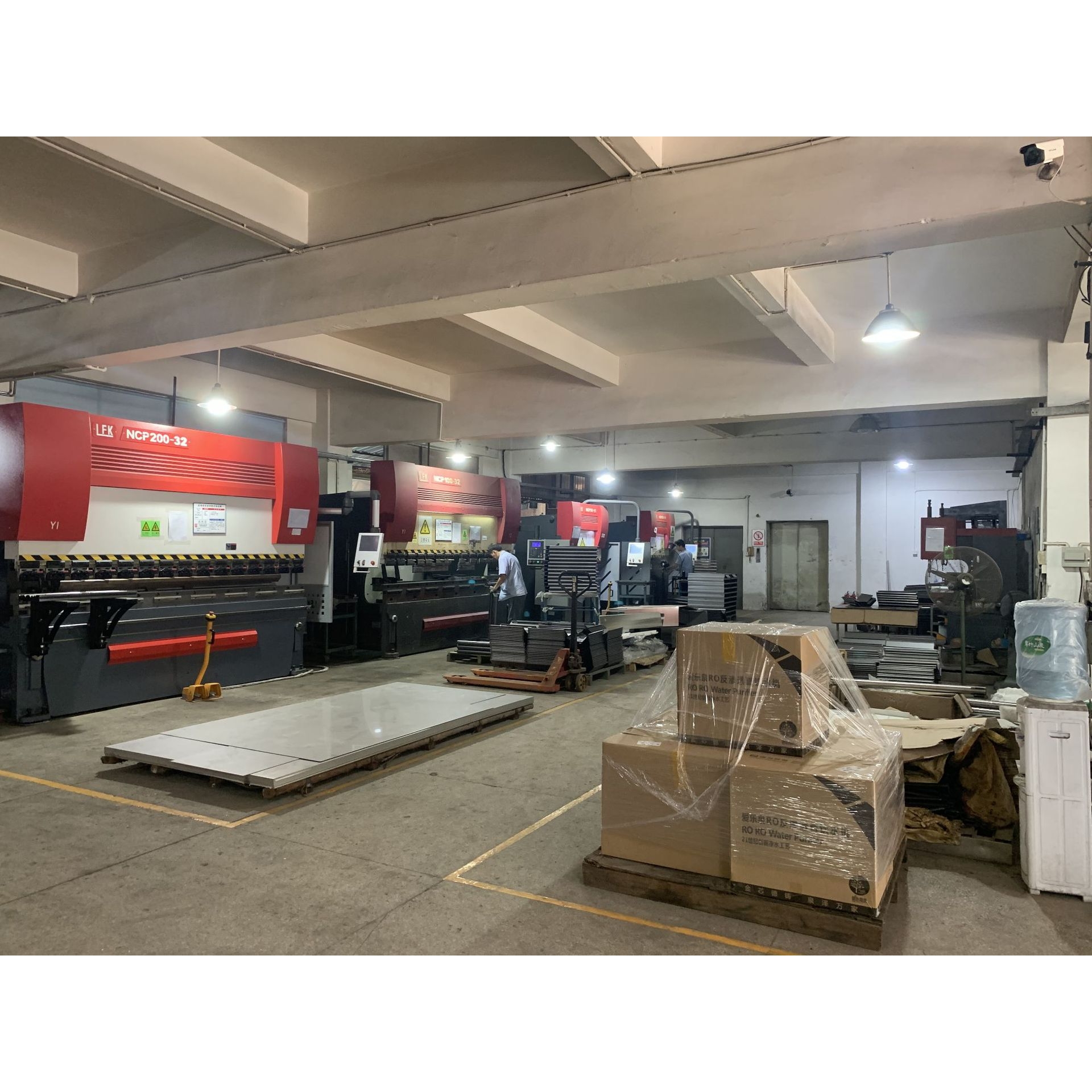 Factory customized semi-automatic dustbin laser bending and welding assembly chassis can promote sheet metal chassis processing