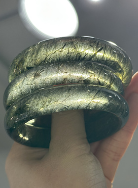 “绿茶”天然满绿绿发晶水晶手镯