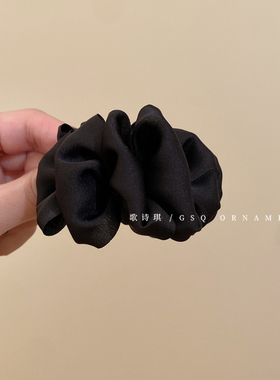 复古黑色缎面褶皱小抓夹