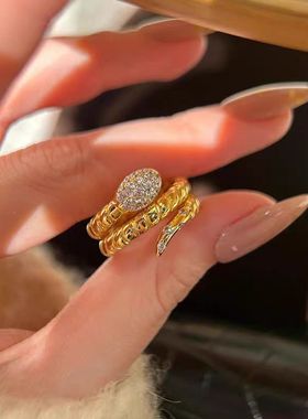 满钻缠绕蛇头灵蛇戒指