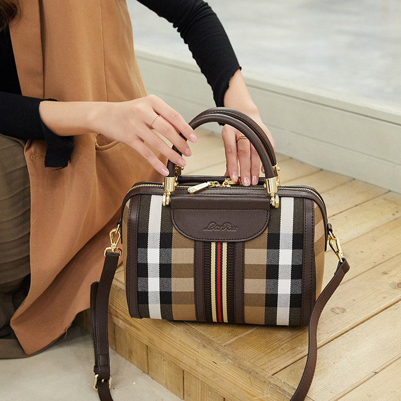 春夏百搭大气波士顿气质新款枕头包 岚蔻箱包女士包袋