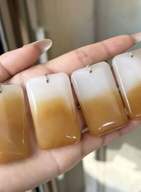新疆天然金丝玉一口糖玉平安扣吊坠俏色平安无事牌糖玉毛衣链挂件