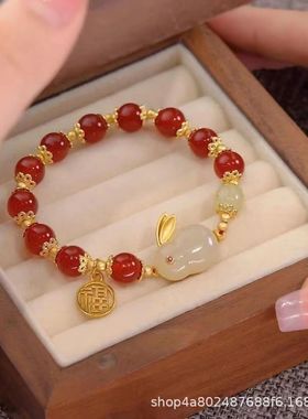 新款玉兔项链批发ins小众设计手链女款手串兔子三件套本命年饰品