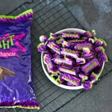 Российская конфеты импортировал фиолетовый сахар KDV Candy Net Red Sandwich Chocolate Candy Свадебная закуска для еды сумки