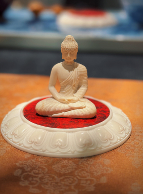 象牙果镶嵌莲花底座茶空间摆件