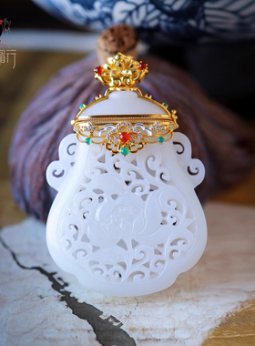 衣锦媚行S925镀金和田玉香囊吊坠