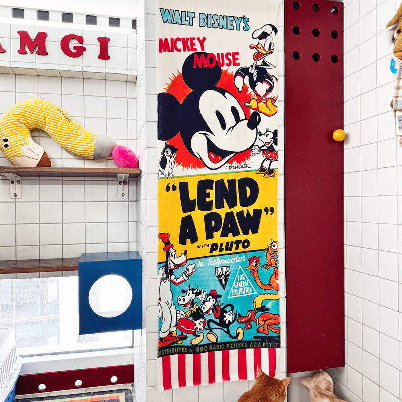 马吉吉 复古米奇海报装饰背景布入门玄关电视柜竖版挂布挂画定制 - 图1